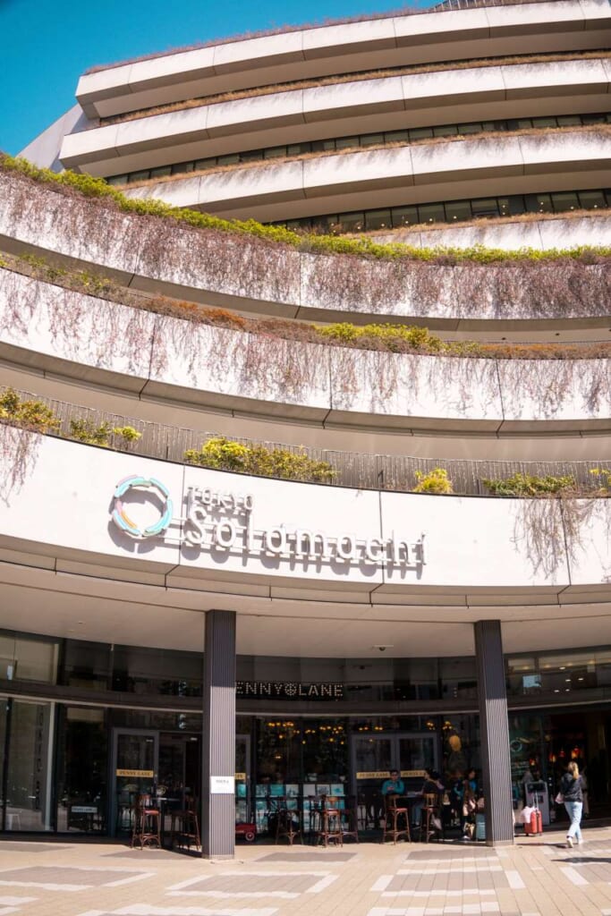 Entrada en el centro comercial Solamachi