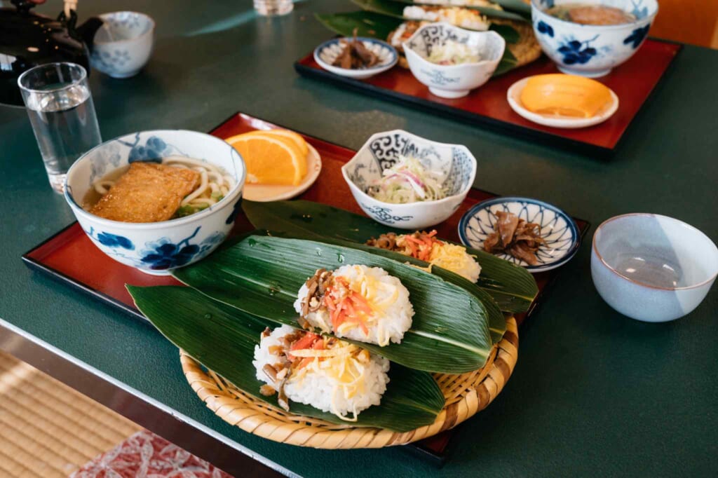 Un tipo de sushi japonés