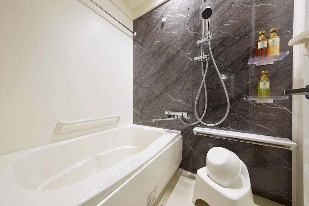 Baño en MONday Hotel Ginza Shintomicho