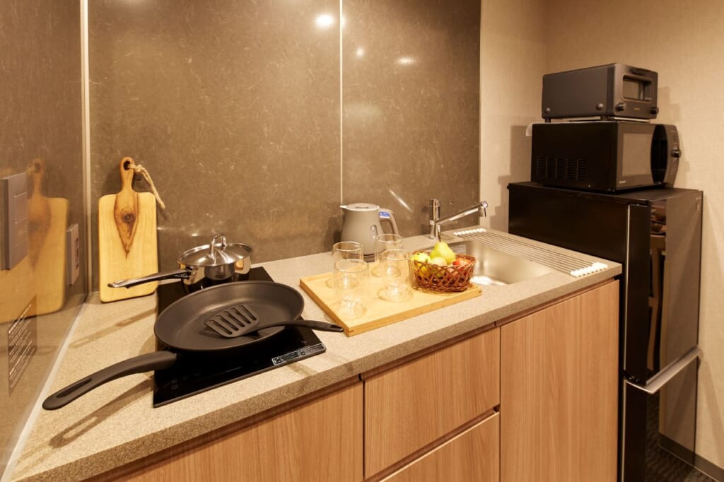 Cocina en habitación MONday Hotel Ginza Shintomicho