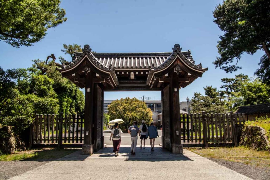 Una de las puertas del Parque Imperial de Kioto