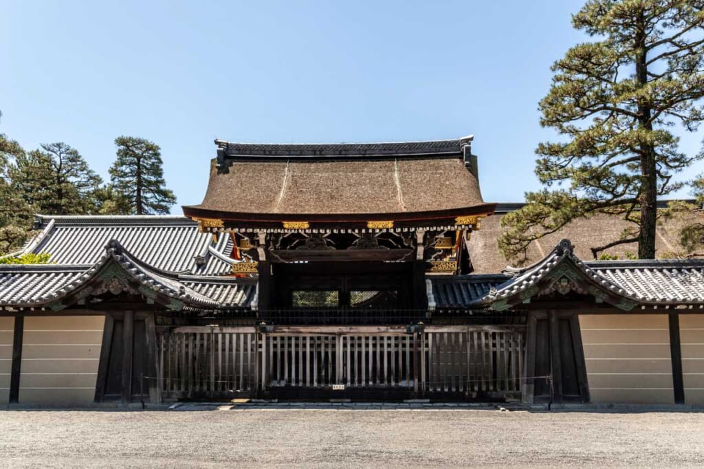 Puerta en murallas exteriores del Palacio Imperial de Kioto