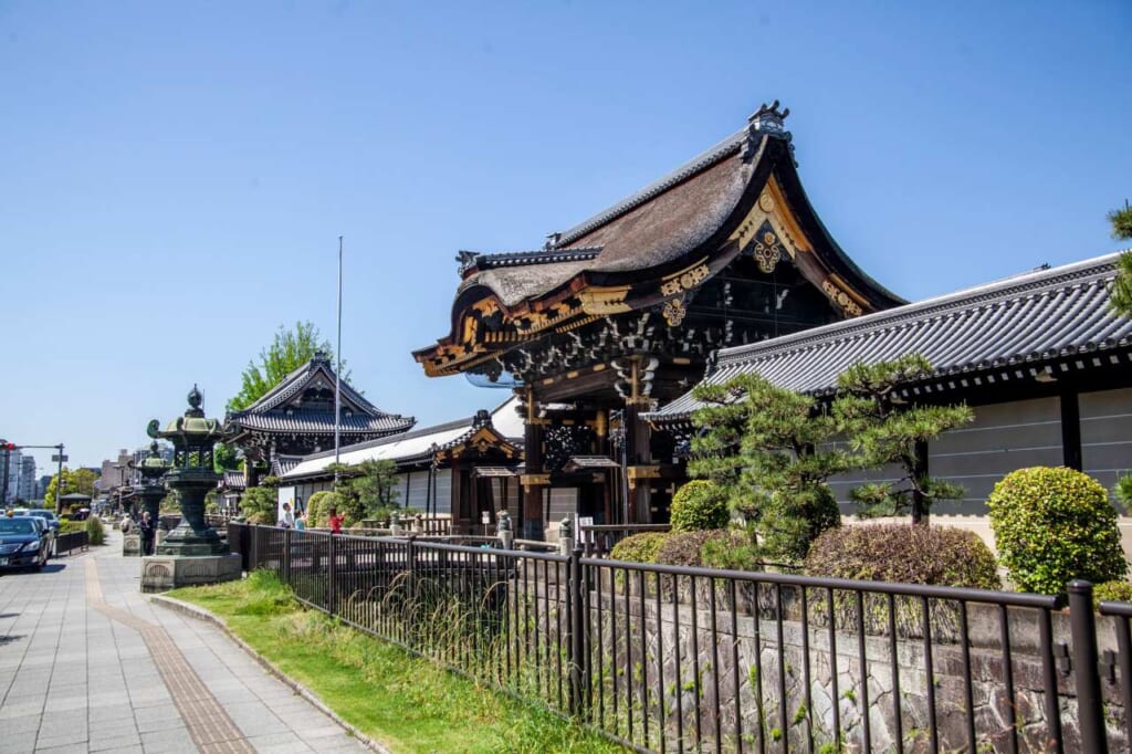 Una de las puertas de Nishi Hongwanji