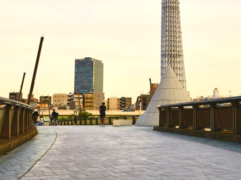 El puente Sakurabashi entre Sumida y Asakusa