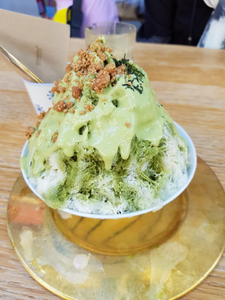 Kakigori con una ligera crema de matcha