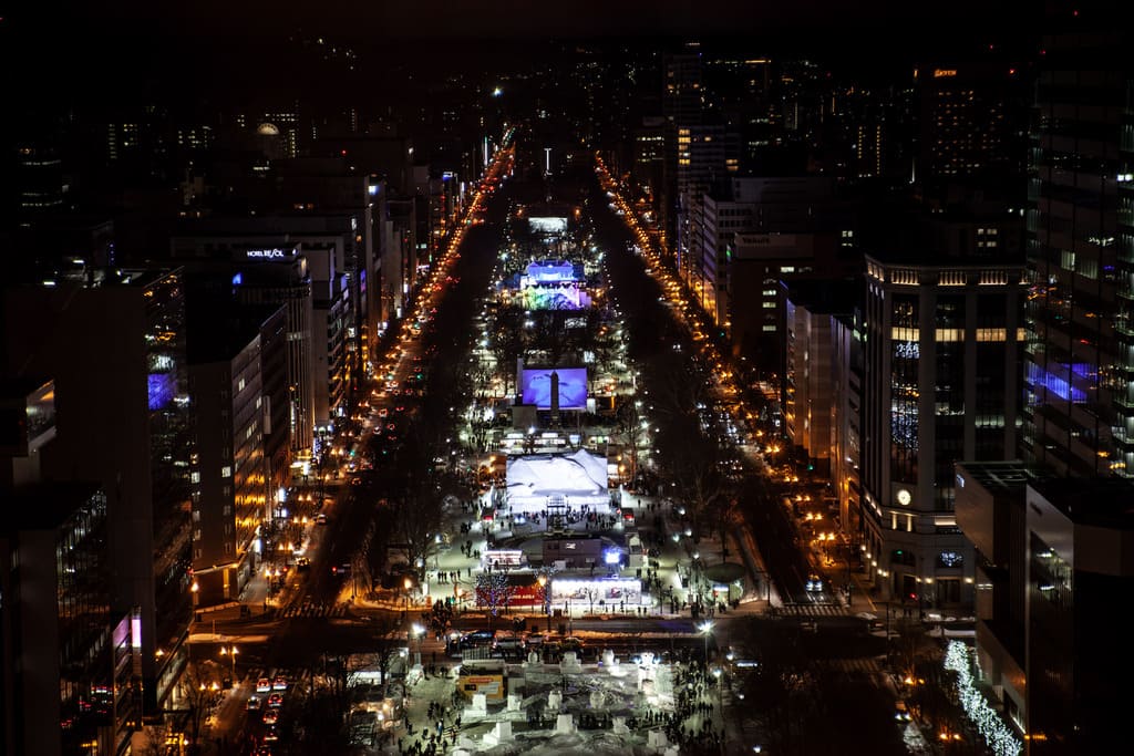 El Parque Odori durante el Festival de la Nieve de Sapporo desde la Torre de TV de Sapporo