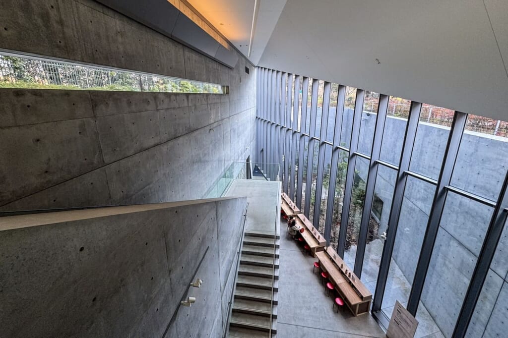 21_21 DESIGN SIGHT por Tadao Ando.