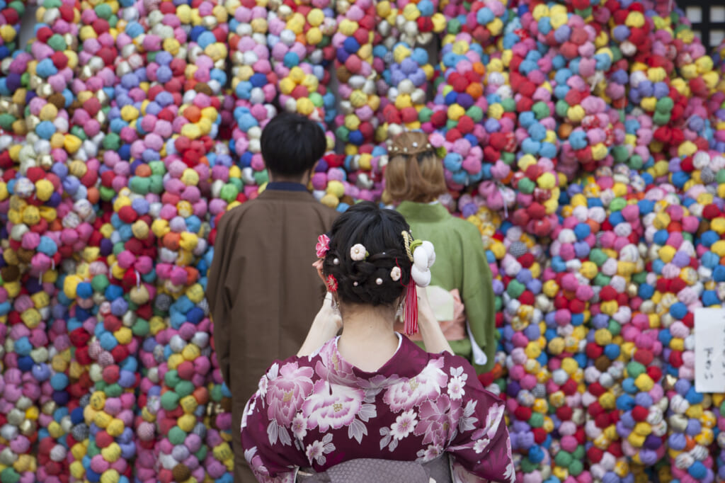 Visitantes en Templo Yasaka Koshindo