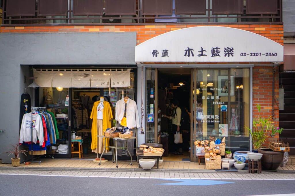 Un tienda de segunda mano en Nishi-Ogikubo
