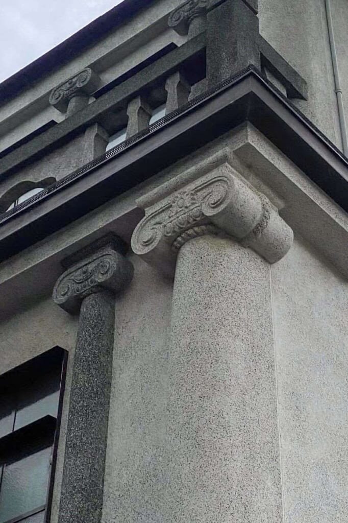 Edificio Murakami Seikado en estilo Kanban Kenchiku en el Museo de Arquitectura al Aire Libre de Edo-Tokio
