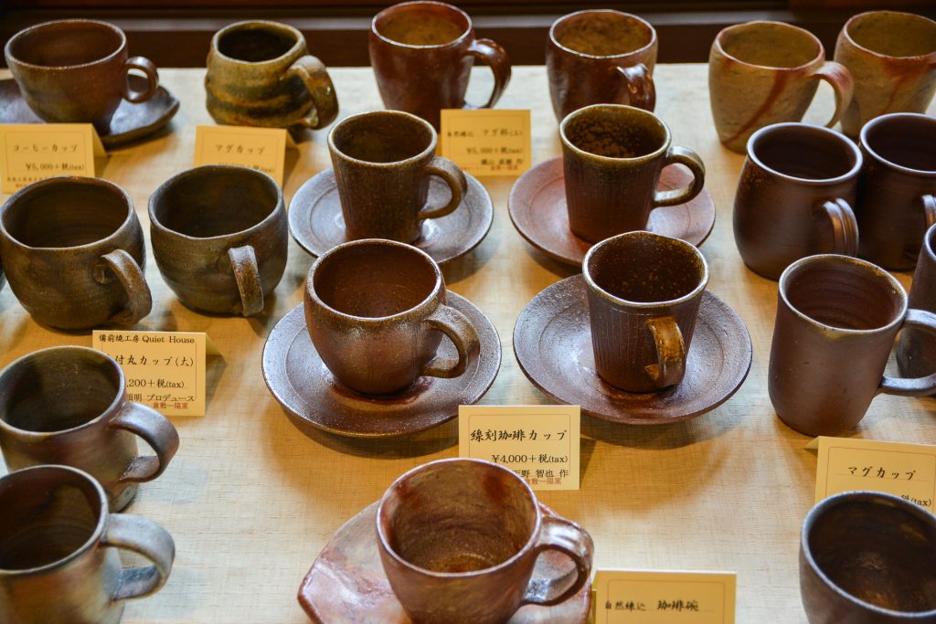 Töpferei- und Keramikgeschäfte im Bikan Viertel.