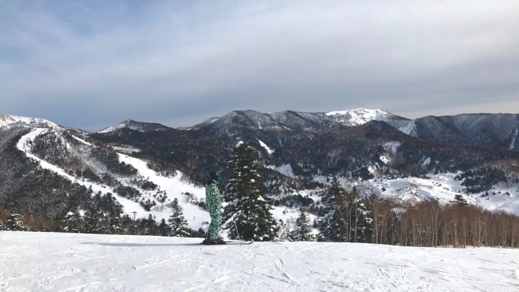 Genießen Sie Skifahren im Manza Ski Resort