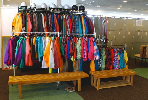 Genießen Sie Skifahren im Manza Ski Resort