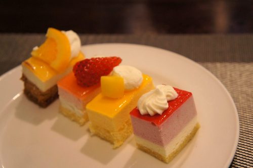 Die Desserts sind auch ein kleiner Höhepunkt, mit niedlichem Gebäck, aber auch Eiscreme und einem Schokoladenbrunnen.