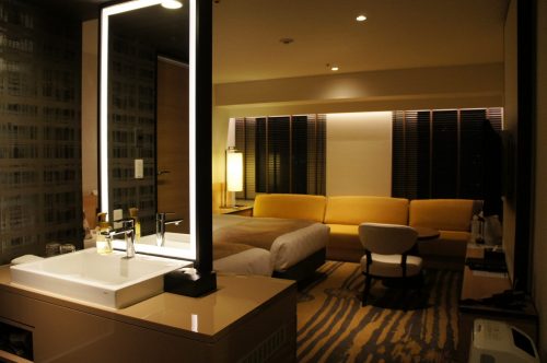 Das Hotelzimmer von innen