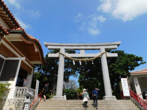 Ein Wintertag in Naha – Strand, Geschichte und Kultur