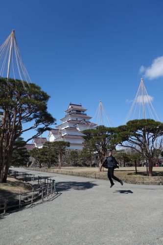 Vor der Burgszenerie ist einem nach Luftsprüngen zumute.