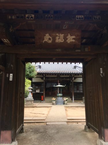 Besuch eines buddhistischen Tempels in Japan. 