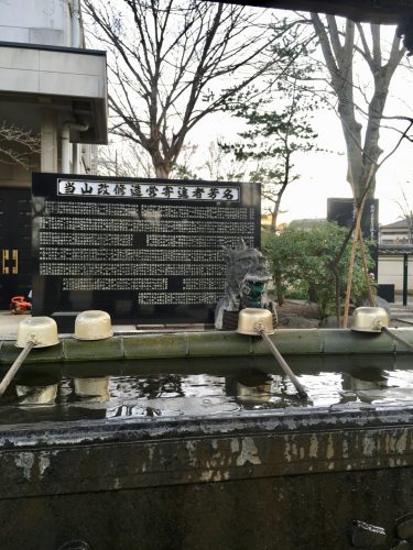 Wie verhalte ich mich an einem Tempel und Schrein richtig?
