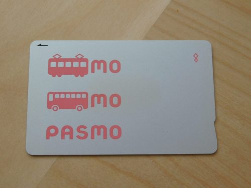 Einen Pasmo am Automaten kaufen.