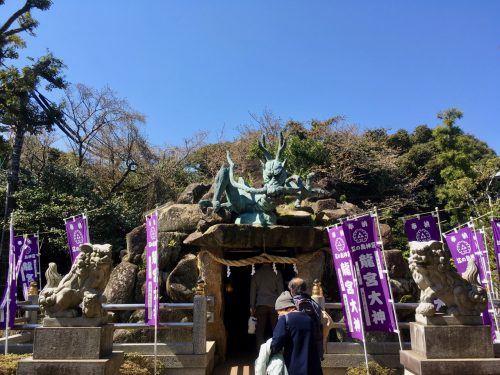 Der Eingang zu den Iwaya-Höhlen.