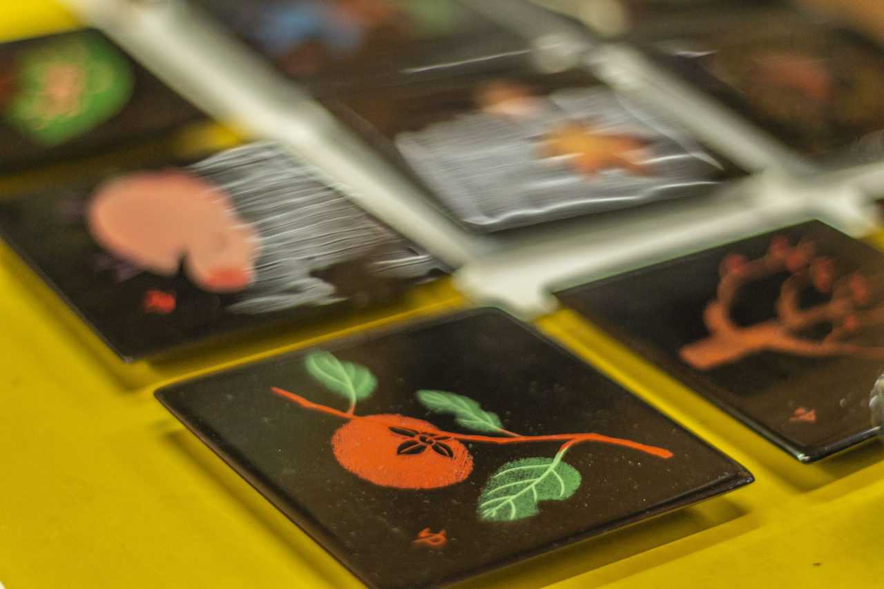 Tischmatten mit traditionellen Mustern.