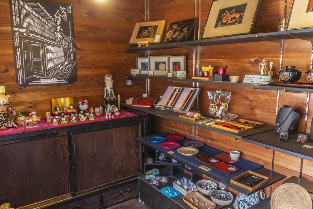 Sammlung traditioneller Lackwaren aus Murakami.