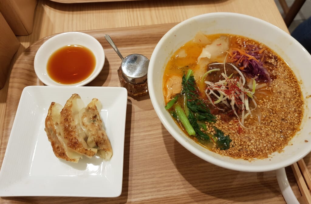 Vegane Ramen in T's TanTan in der Tokyo Station, Japan.