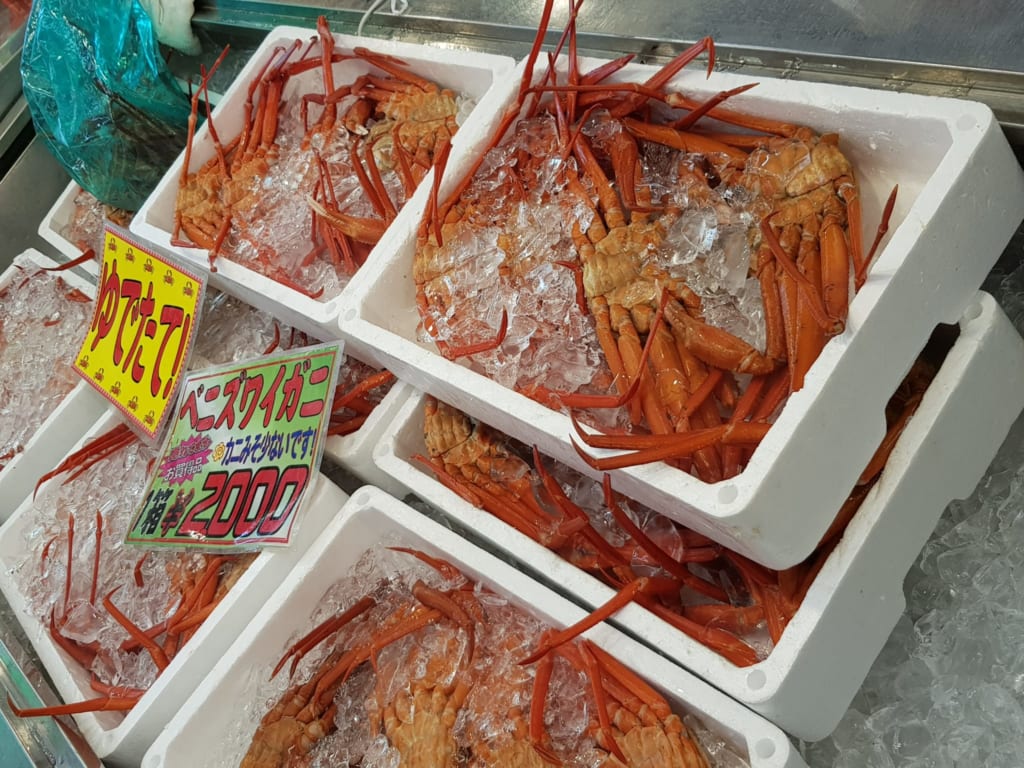 Frischer Fisch auf dem Fischmarkt in Teradomari, Niigata.
