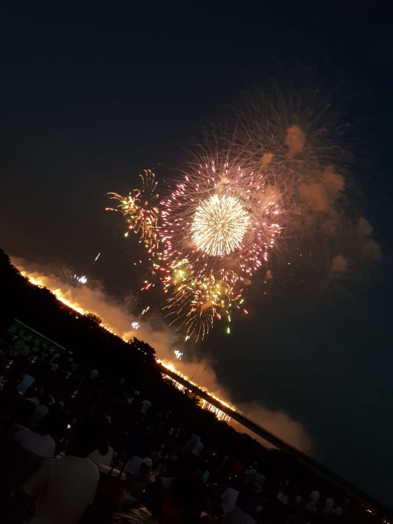 Das Nagaoka Feuerwerk gehört zu einem der größten Feuerwerke in Japan.