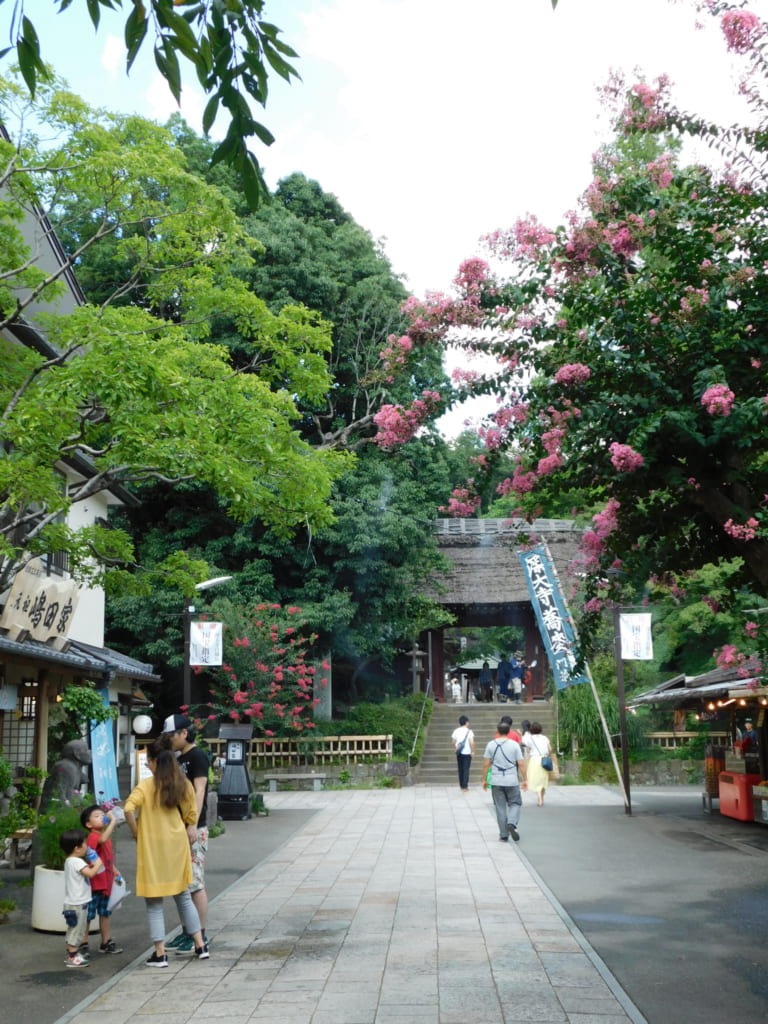 Die Straßen laden zum Spazieren gehen ein.