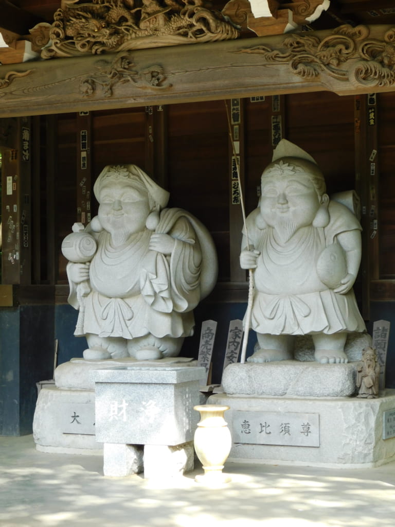 Figuren des Amida Buddha.