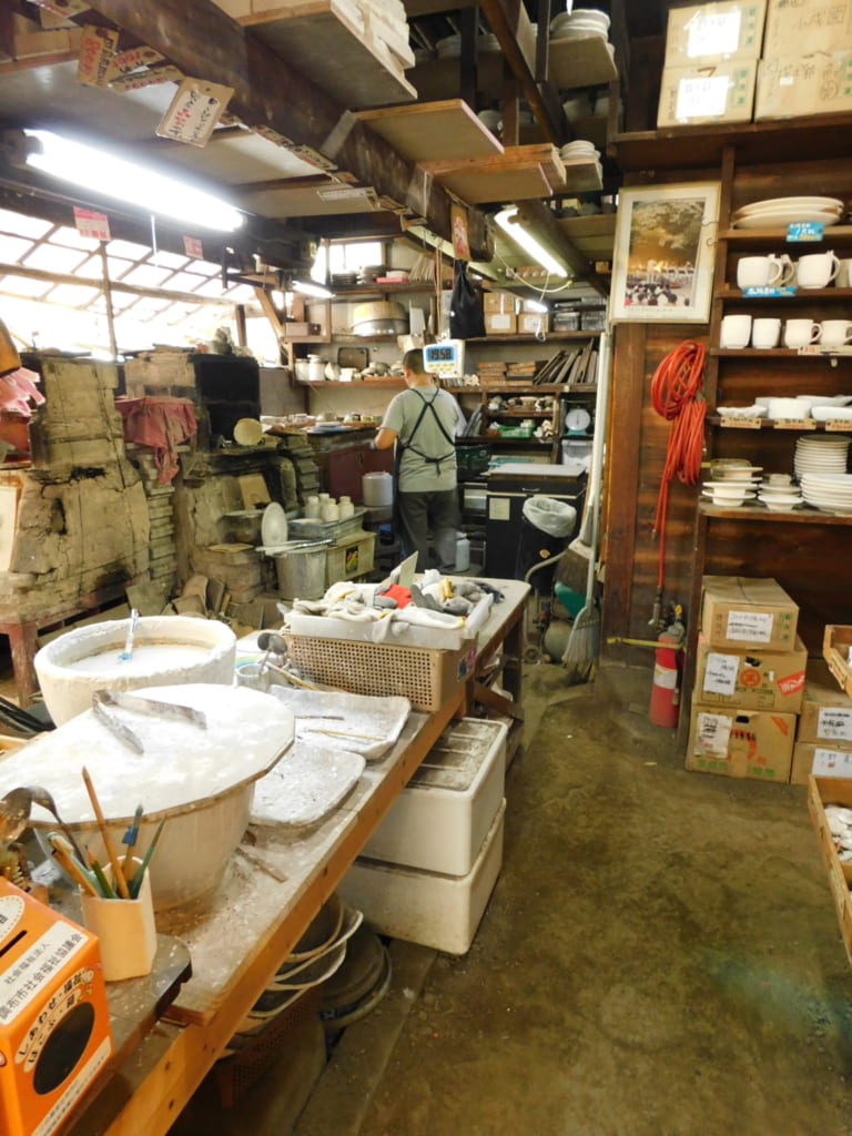 Ein Keramikgeschäft in Chofu.