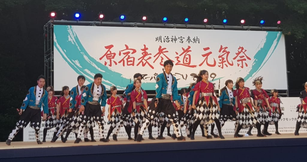 Moderne Kostüme beim Yosakoi in Harajuku.