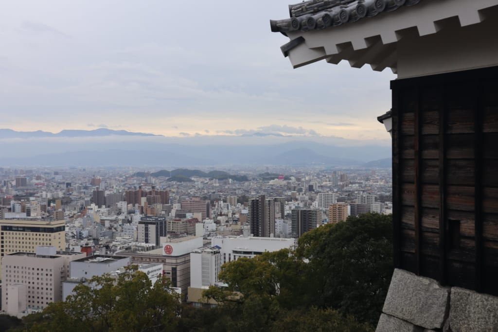 Der Panoramaausblick von der Burg Matsuyama.