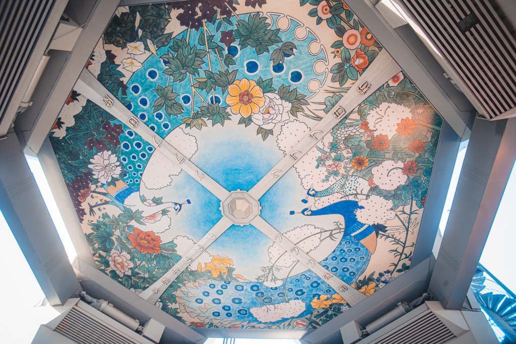 Der Tsutenkaku ist ein Wahrzeichen des Bezirks.