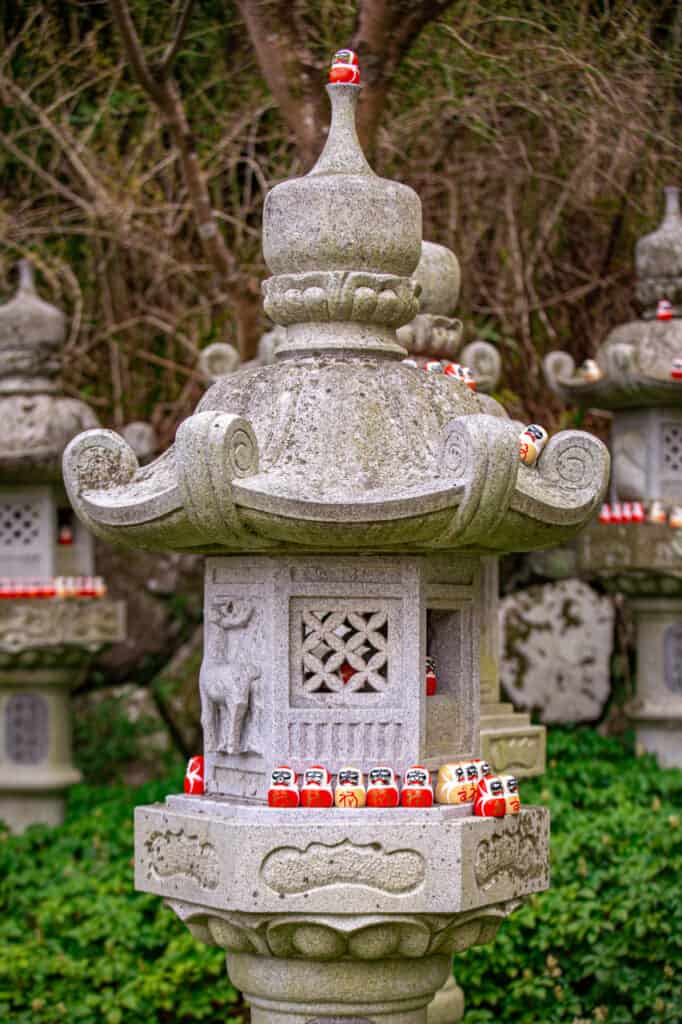 Daruma-Puppen am Katsuo-ji in Osaka.