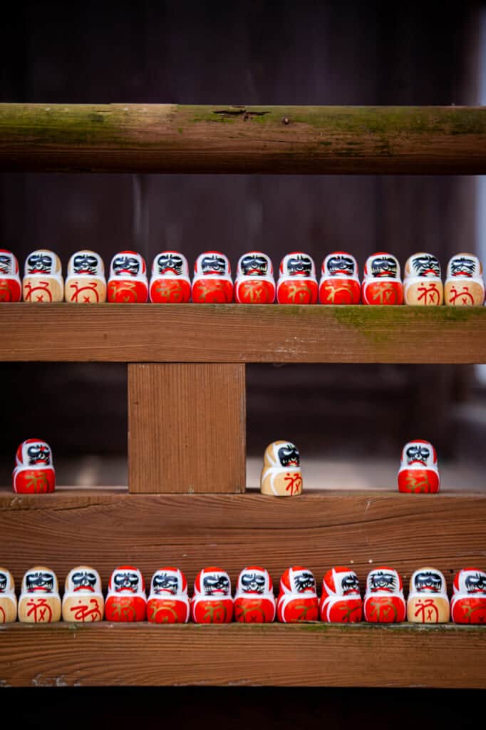 Daruma-Puppen am Katsuo-ji in Osaka.