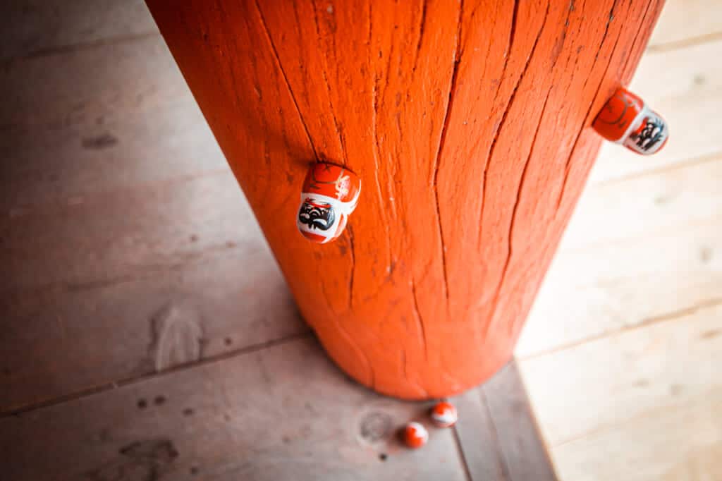 Daruma-Puppen sind japanische Glücksbringer.