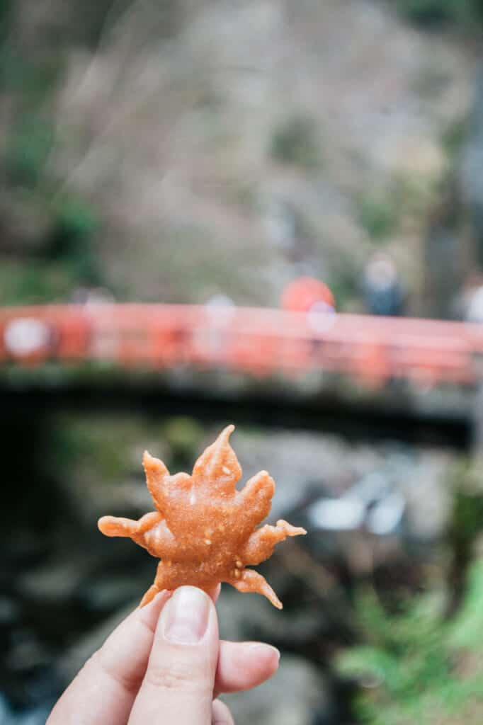 Momiji Tempura im Mino Park, Osaka.