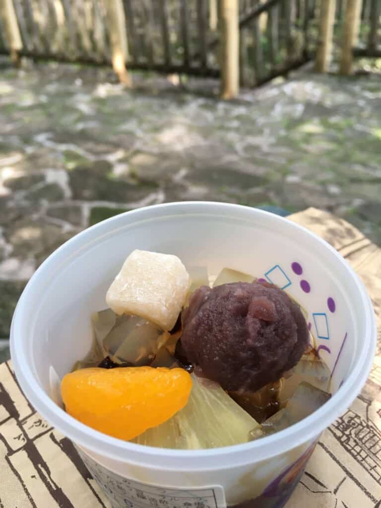 Das Süßigkeitengeschäft Ishinabe Kuzumochi.