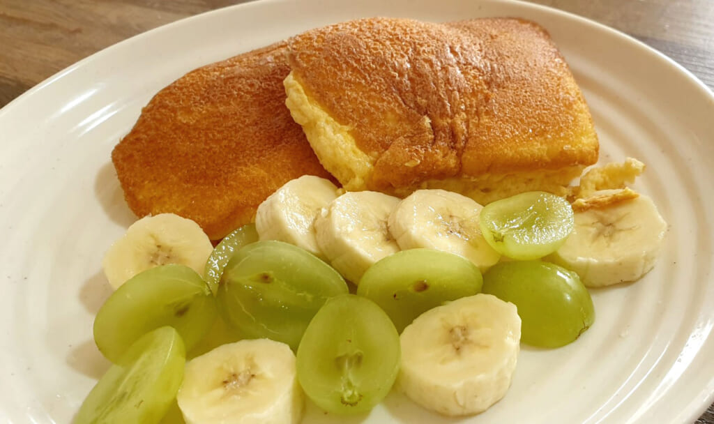 Selbstgemachte fluffige Pancakes aus Japan.