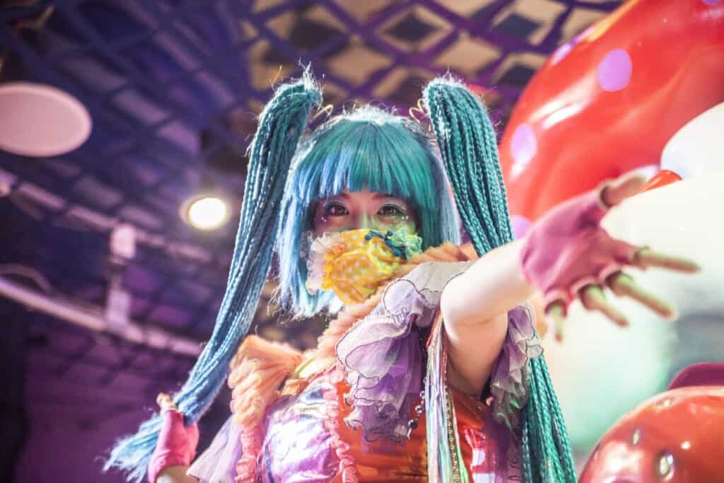 Candy performt im Kawaii Monster Café.