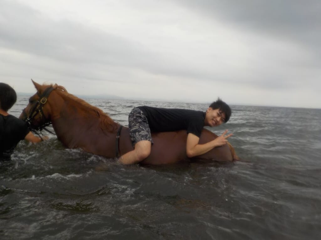 Auf dem Pferderücken entspannen.