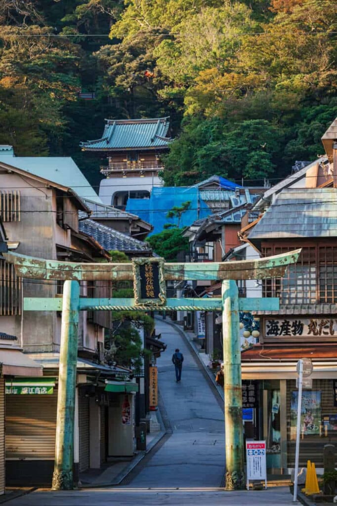 Die Benzaiten Nakamise Street.