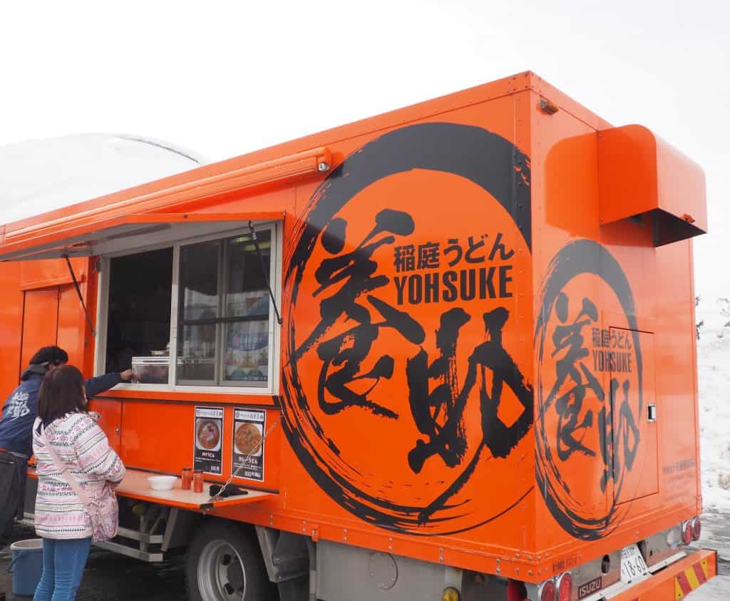 Inaniwa Udon an einem Essensstand.