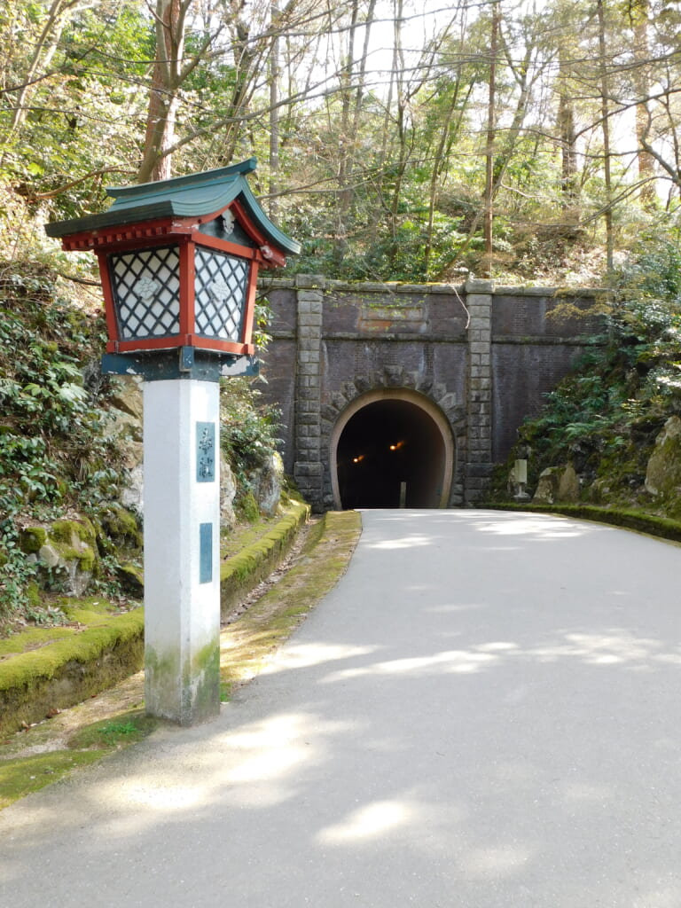 Der Tunnel im Yahiko-Park.