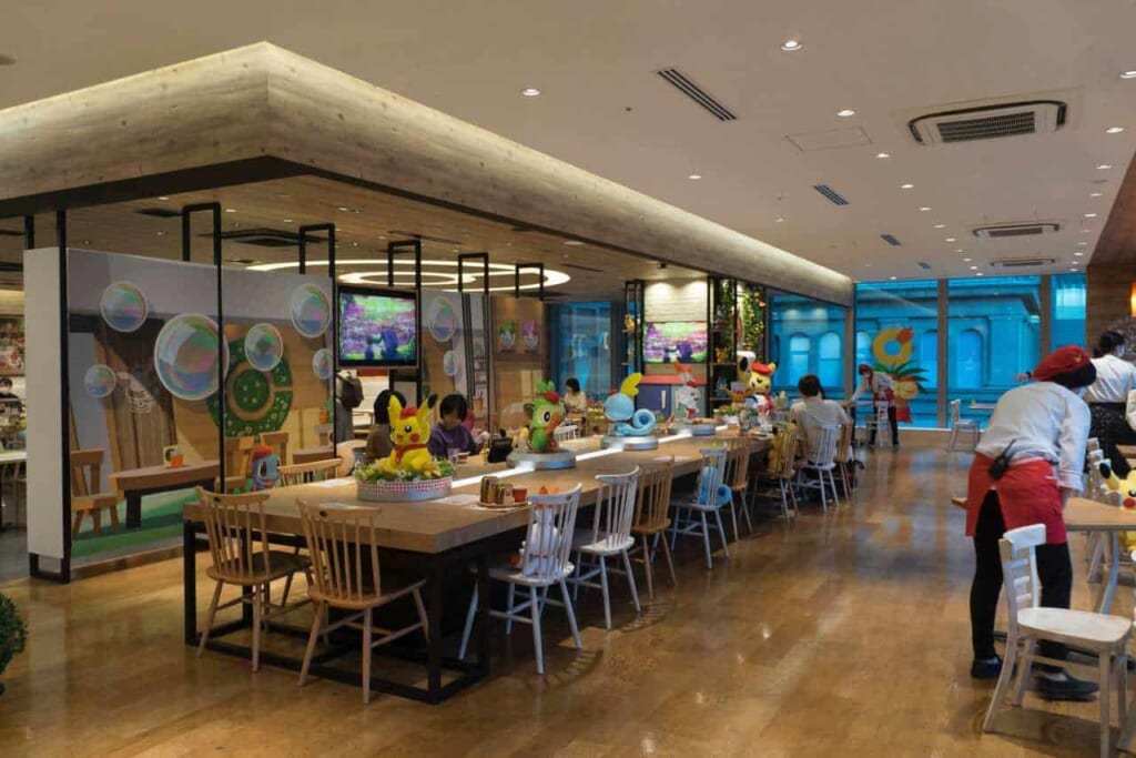 Das dauerhafte Pokémon Café in Tokio, Japan.