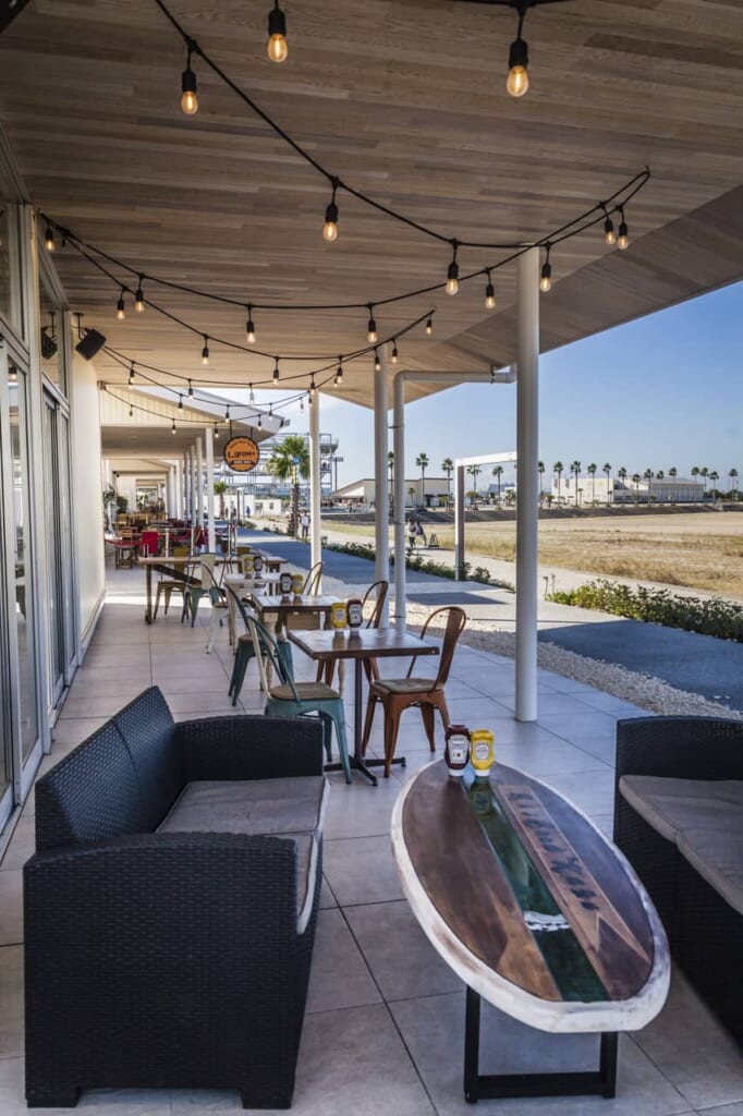 Cafés entlang des  Sennan Long Parks, erreichbar mit dem Hokuriku Arch Pass.