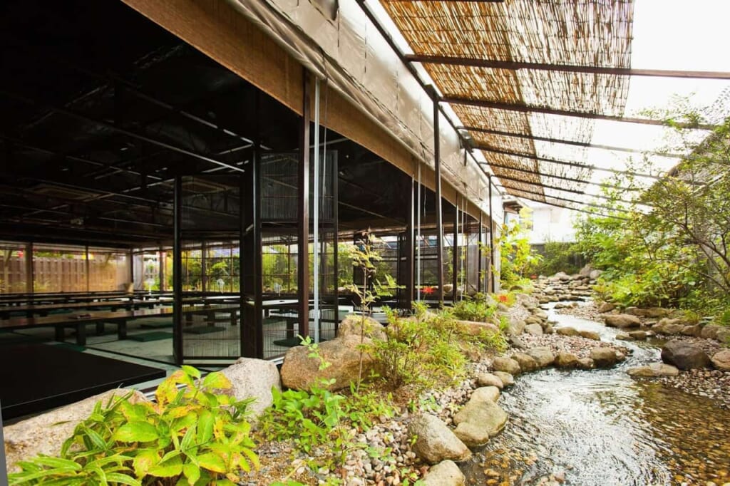 Das Restaurant Issuian, erreichbar mit dem Hokuriku Arch Pass.